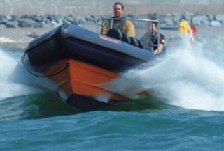  Powerboating familiar 